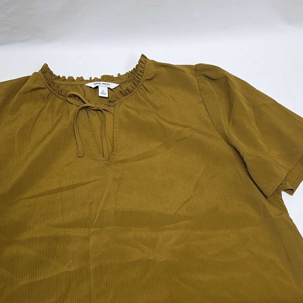 Nine West Blouse Women Large Olive Green Ruffle‎ Tie Neck Textured Short Sleeve